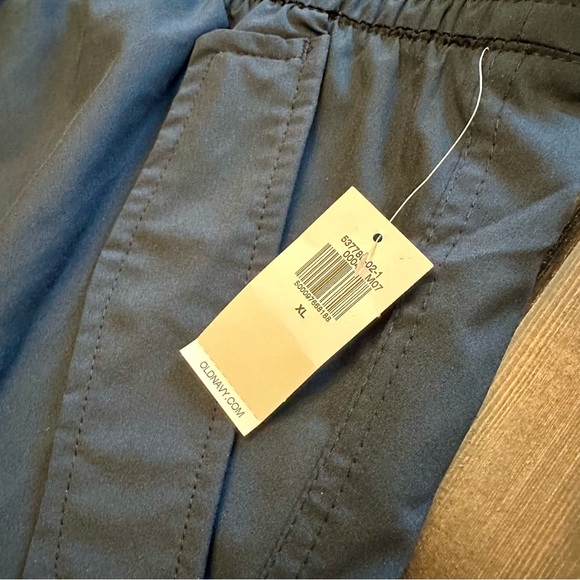 Men’s Old Navy Stretchtech Quick Dry Workout Cargo Pants Size XL NWT NEW Navy - Picture 2 of 9